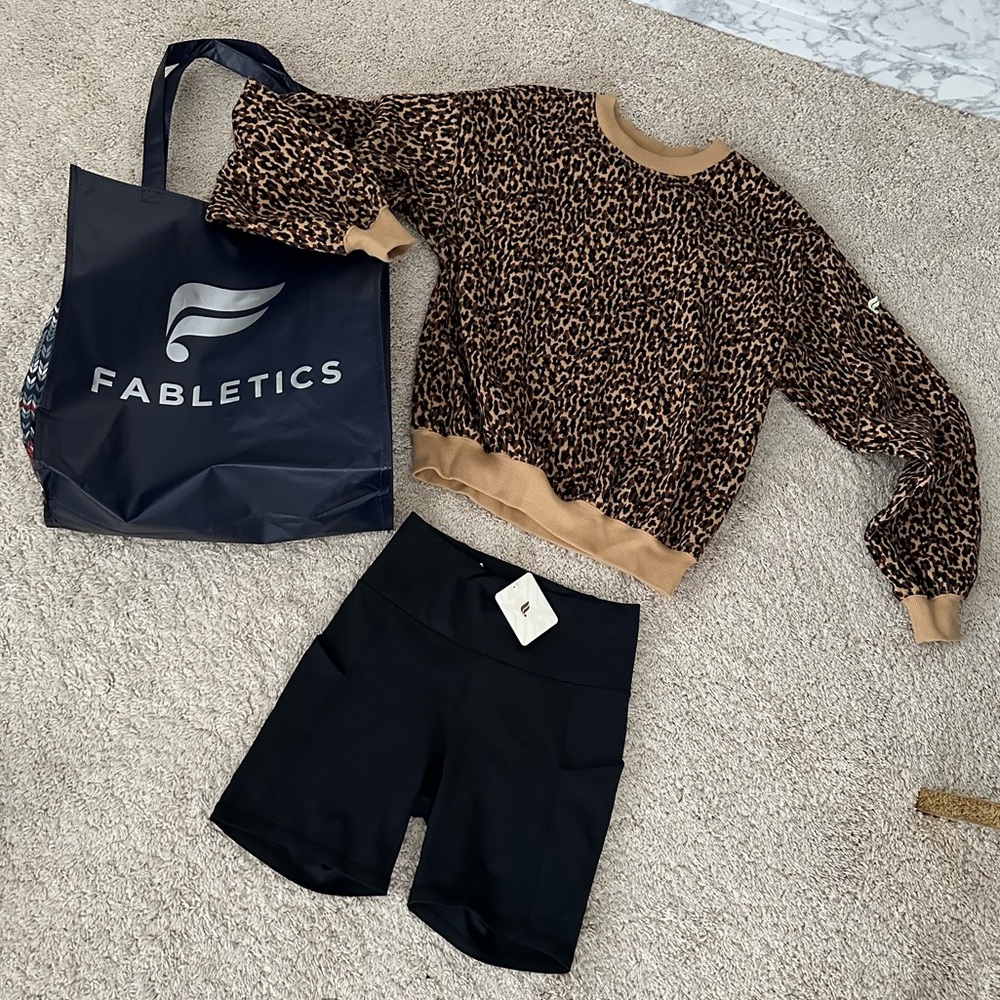 FABLETICS | Athleisure Set - Picture 5 of 5